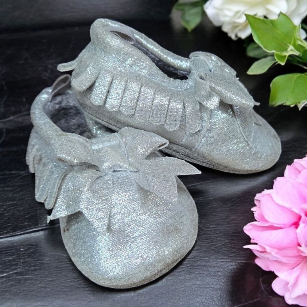 Baby Silver Moccasins 6 9 Month Metallic Bow Crib Shoes First Steps Photo Outfit